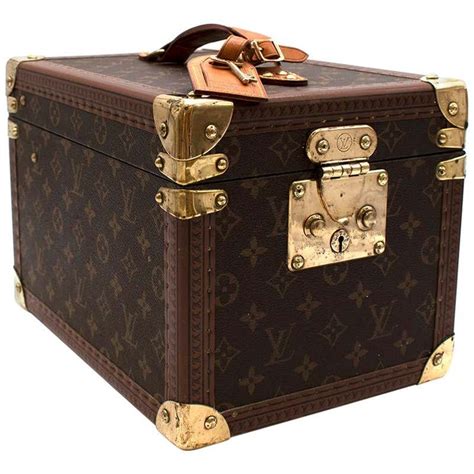 louis vuitton vanity trunk